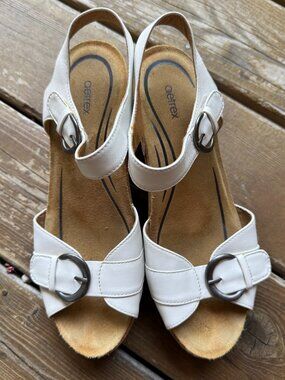 Like New Aetrex Tory White Leather Open Toe Heels in Women's 9-9.5/EU 40